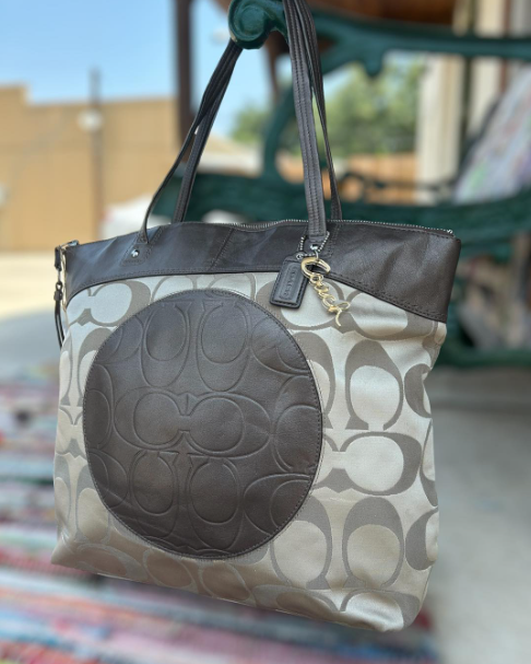 Coach signature tote top